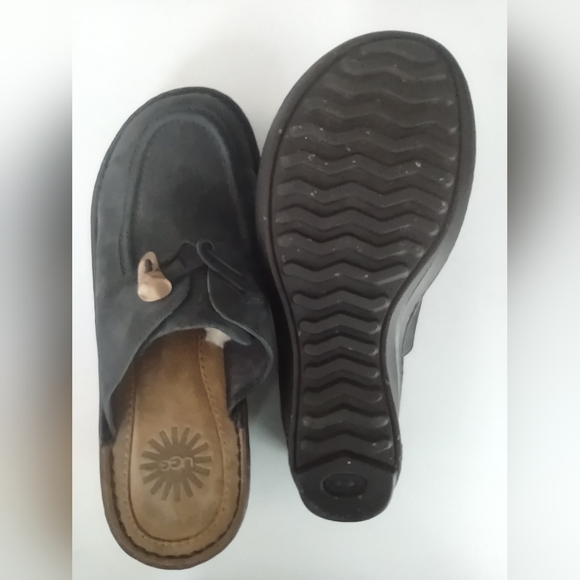 UGG Clog Tooth Toggle Shearlings - Picture 9 of 11